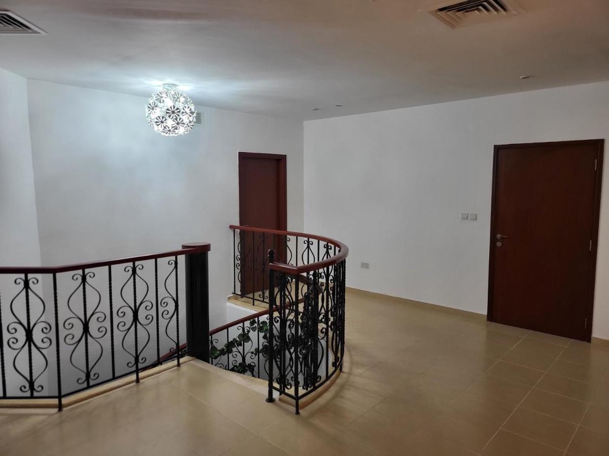 Pirates Bay Hostel Dubai Bagian luar foto