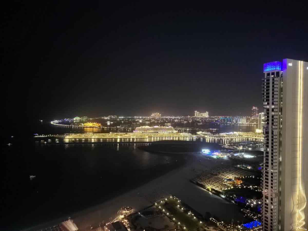 Pirates Bay Hostel Dubai Bagian luar foto