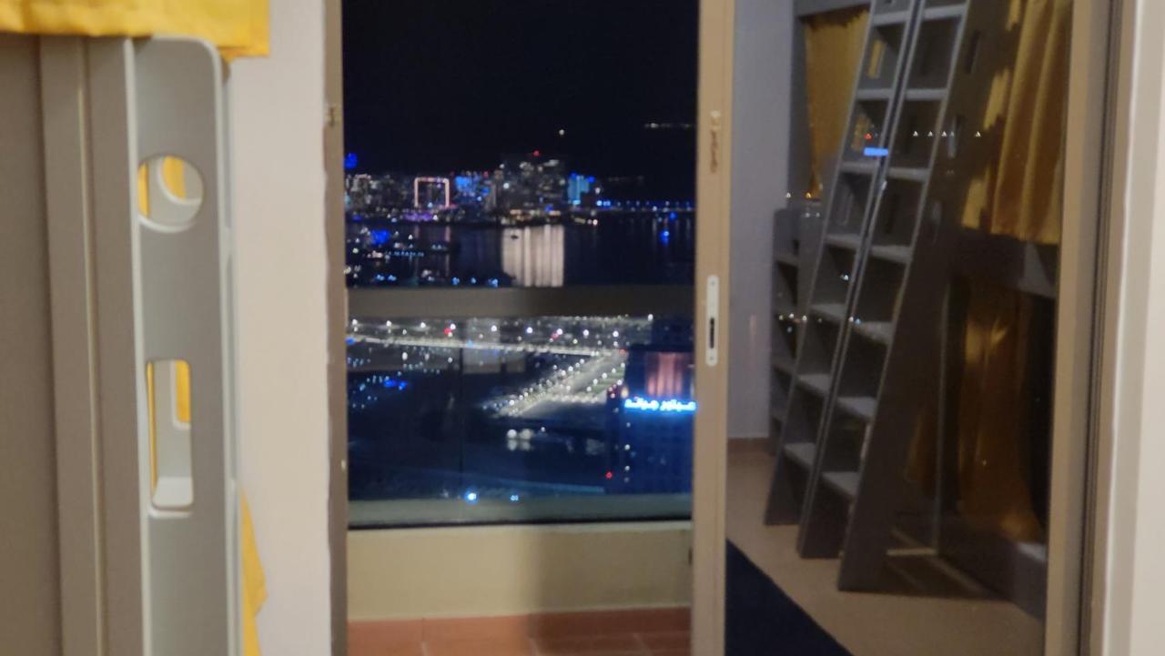 Pirates Bay Hostel Dubai Bagian luar foto