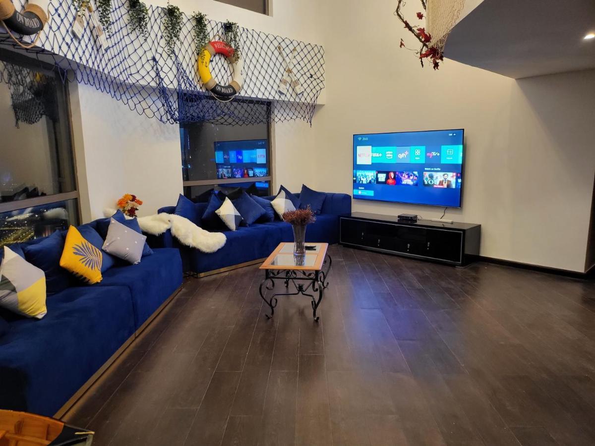 Pirates Bay Hostel Dubai Bagian luar foto