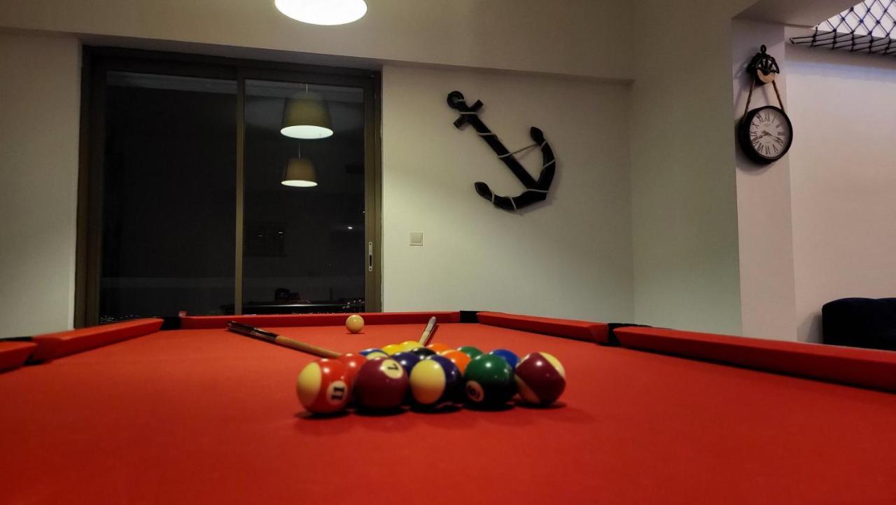 Pirates Bay Hostel Dubai Bagian luar foto