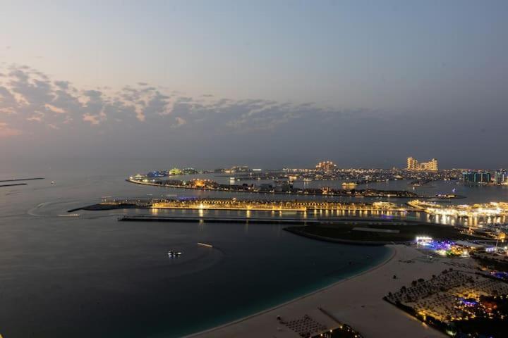 Pirates Bay Hostel Dubai Bagian luar foto