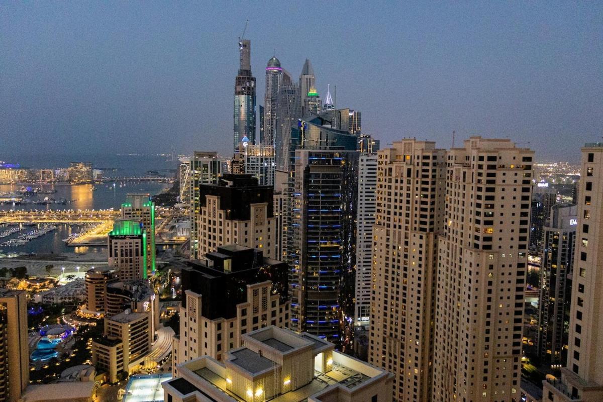 Pirates Bay Hostel Dubai Bagian luar foto