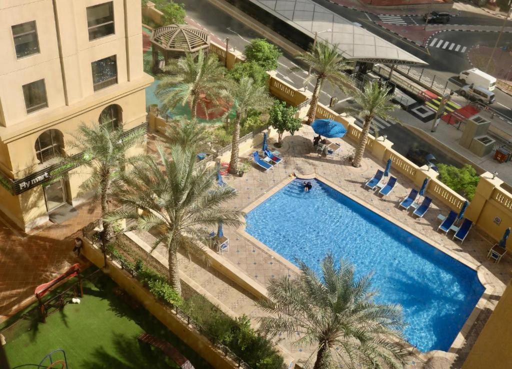 Pirates Bay Hostel Dubai Bagian luar foto