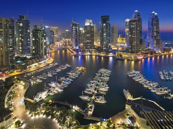 Pirates Bay Hostel Dubai Bagian luar foto