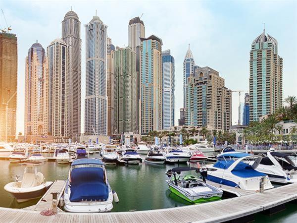Pirates Bay Hostel Dubai Bagian luar foto